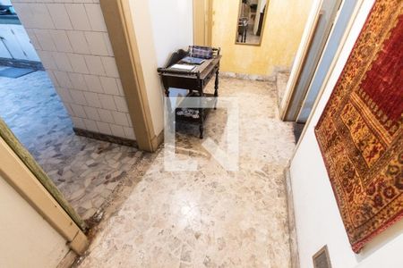 Casa à venda com 220m², 3 quartos e 2 vagas Casa à venda com 220m², 3 quartos e 2 vagasCorredor