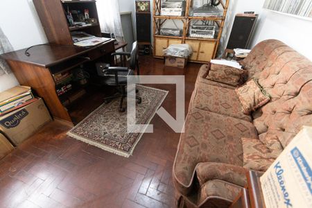 Casa à venda com 220m², 3 quartos e 2 vagas Casa à venda com 220m², 3 quartos e 2 vagasEscritório