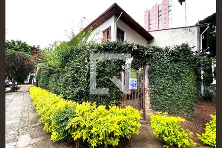 Casa à venda com 220m², 3 quartos e 2 vagas Casa à venda com 220m², 3 quartos e 2 vagasFachada