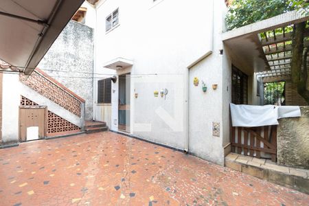 Casa à venda com 220m², 3 quartos e 2 vagas Casa à venda com 220m², 3 quartos e 2 vagasÁrea externa