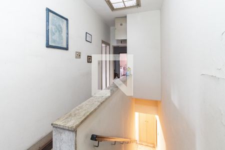 Casa à venda com 220m², 3 quartos e 2 vagas Casa à venda com 220m², 3 quartos e 2 vagasEscada