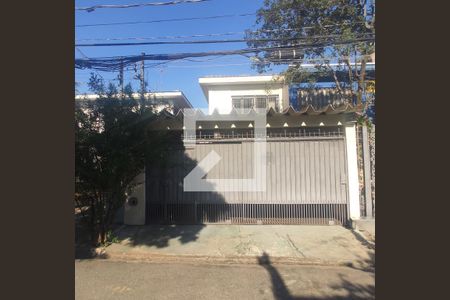 Casa à venda com 287m², 3 quartos e 4 vagas Casa à venda com 287m², 3 quartos e 4 vagasFachada