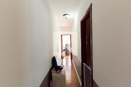 Casa à venda com 287m², 3 quartos e 4 vagas Casa à venda com 287m², 3 quartos e 4 vagasCorredor