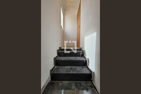 Apartamento à venda com 115m², 2 quartos e 2 vagasEscada