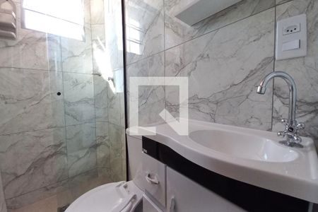 Banheiro de kitnet/studio para alugar com 1 quarto, 29m² em Jardim dos Oliveiras, Campinas