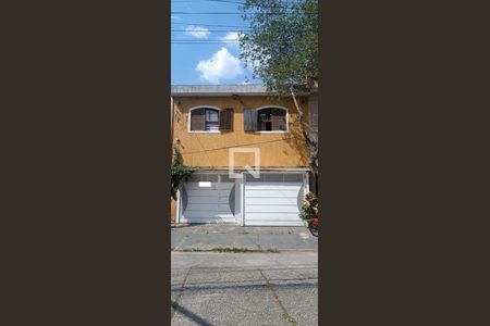 Casa à venda com 213m², 5 quartos e 4 vagas Casa à venda com 213m², 5 quartos e 4 vagasFachada