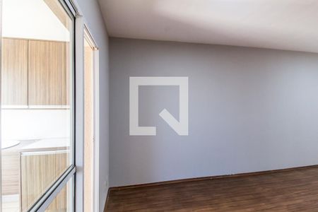 Sala de TV de apartamento à venda com 4 quartos, 105m² em Jardim Tupanci, Barueri