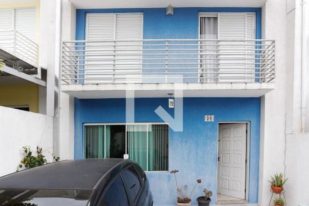 Casa à venda com 100m², 3 quartos e 2 vagas Casa à venda com 100m², 3 quartos e 2 vagasFachada