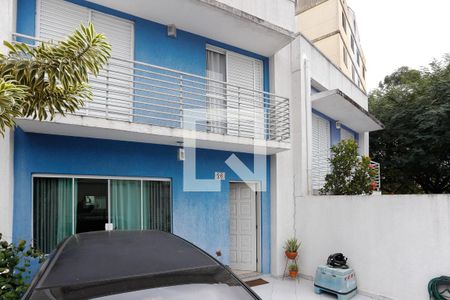 Casa à venda com 100m², 3 quartos e 2 vagas Casa à venda com 100m², 3 quartos e 2 vagasFachada