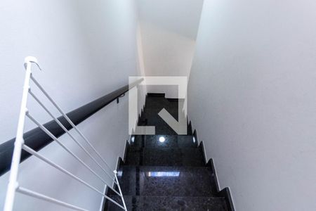 Casa à venda com 120m², 3 quartos e 2 vagasEscada