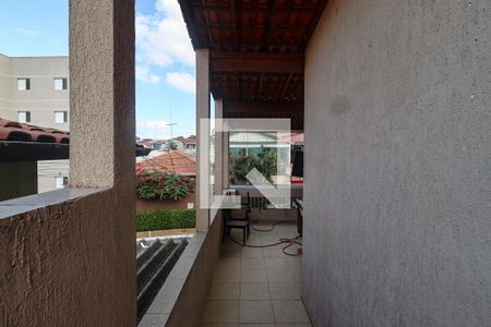 Casa à venda com 125m², 3 quartos e 2 vagas Casa à venda com 125m², 3 quartos e 2 vagasVaranda