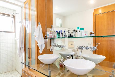 Apartamento à venda com 228m², 4 quartos e 4 vagasBanheiro do Quarto 1