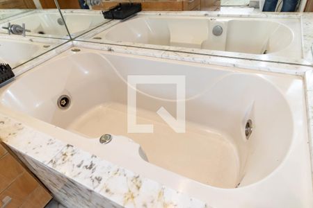 Apartamento à venda com 228m², 4 quartos e 4 vagasBanheiro do Quarto 1