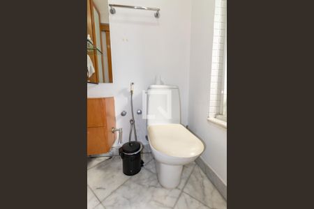 Apartamento à venda com 228m², 4 quartos e 4 vagasBanheiro do Quarto 2