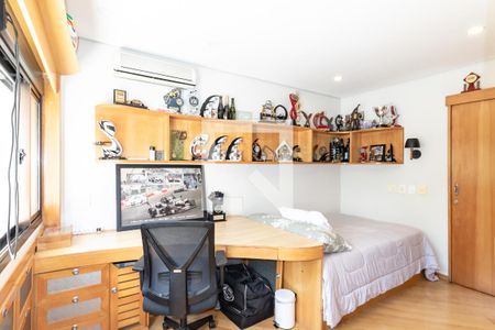 Apartamento à venda com 228m², 4 quartos e 4 vagasQuarto 2