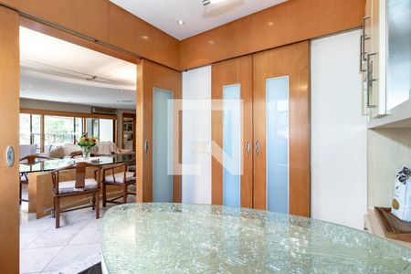 Apartamento à venda com 228m², 4 quartos e 4 vagasCopa