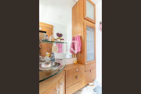 Apartamento à venda com 228m², 4 quartos e 4 vagasBanheiro do Quarto 3