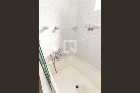 Apartamento à venda com 228m², 4 quartos e 4 vagasBanheiro do Quarto 2