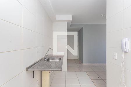 Cozinha de apartamento para alugar com 2 quartos, 55m² em Parque Bristol, São Paulo