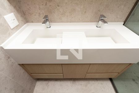 Apartamento à venda com 112m², 2 quartos e 2 vagas Apartamento à venda com 112m², 2 quartos e 2 vagasBanheiro da Suíte 2