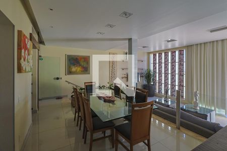 Casa para alugar com 4 quartos, 371m² em Serra, Belo Horizonte