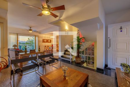 Sala de casa de condomínio à venda com 4 quartos, 303m² em Anil, Rio de Janeiro