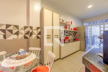 Casa de condomínio à venda com 303m², 4 quartos e 2 vagasCozinha