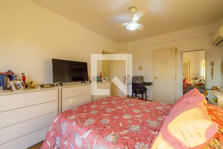 Casa de condomínio à venda com 303m², 4 quartos e 2 vagasSuíte 2