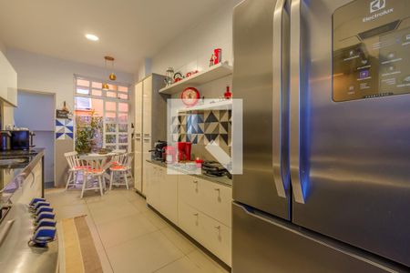 Casa de condomínio à venda com 303m², 4 quartos e 2 vagasCozinha