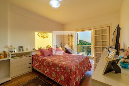 Casa de condomínio à venda com 303m², 4 quartos e 2 vagasSuíte 2