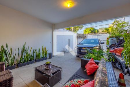 Casa de condomínio à venda com 303m², 4 quartos e 2 vagasGaragem