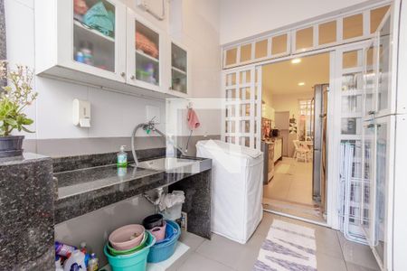 Casa de condomínio à venda com 303m², 4 quartos e 2 vagasÁrea de Serviço