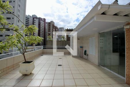 Apartamento para alugar com 220m², 3 quartos e 1 vaga Apartamento para alugar com 220m², 3 quartos e 1 vagaVaranda 2