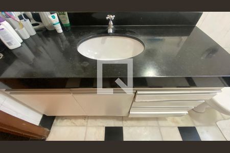 Apartamento à venda com 212m², 3 quartos e 2 vagas Apartamento à venda com 212m², 3 quartos e 2 vagasBanheiro Social