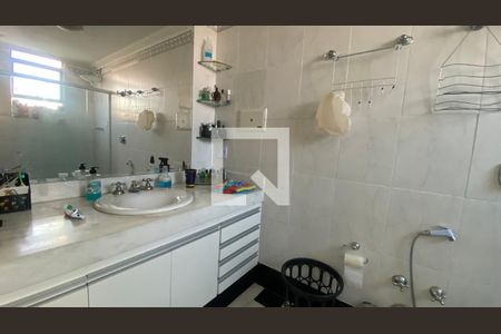 Apartamento à venda com 212m², 3 quartos e 2 vagas Apartamento à venda com 212m², 3 quartos e 2 vagasQuarto Suíte