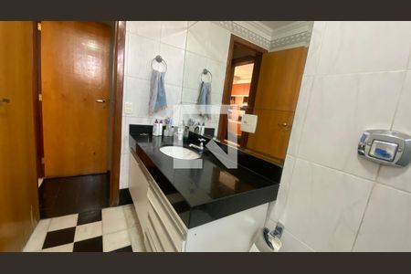 Apartamento à venda com 212m², 3 quartos e 2 vagas Apartamento à venda com 212m², 3 quartos e 2 vagasBanheiro Social