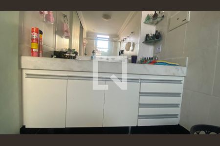 Apartamento à venda com 212m², 3 quartos e 2 vagas Apartamento à venda com 212m², 3 quartos e 2 vagasQuarto Suíte