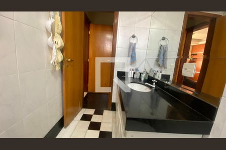 Apartamento à venda com 212m², 3 quartos e 2 vagas Apartamento à venda com 212m², 3 quartos e 2 vagasBanheiro Social