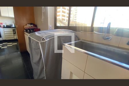 Apartamento à venda com 212m², 3 quartos e 2 vagas Apartamento à venda com 212m², 3 quartos e 2 vagasÁrea de Serviço