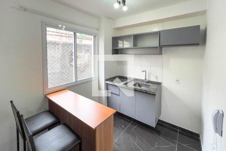 Sala e cozinha de apartamento para alugar com 1 quarto, 24m² em Sé, São Paulo