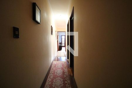 Casa à venda com 192m², 3 quartos e 4 vagasCorredor dos Quartos