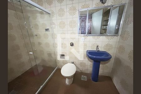 Banheiro de casa de condomínio para alugar com 2 quartos, 54m² em Vaz Lobo, Rio de Janeiro