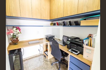 Apartamento à venda com 140m², 3 quartos e 3 vagas Apartamento à venda com 140m², 3 quartos e 3 vagasEscritório