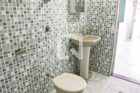 Banheiro de casa para alugar com 1 quarto, 55m² em Vila Renato, São Paulo