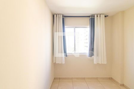 Quarto 1 de apartamento para alugar com 2 quartos, 50m² em Cristo Rei, Curitiba