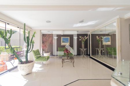 Hall de entrada de apartamento para alugar com 2 quartos, 50m² em Cristo Rei, Curitiba
