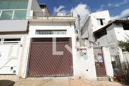 Casa à venda com 200m², 2 quartos e 1 vagaFachada