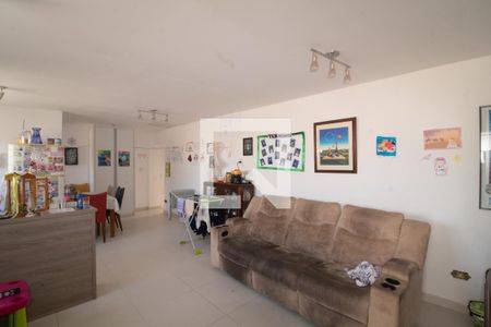 Casa à venda com 300m², 5 quartos e 6 vagasCozinha 2