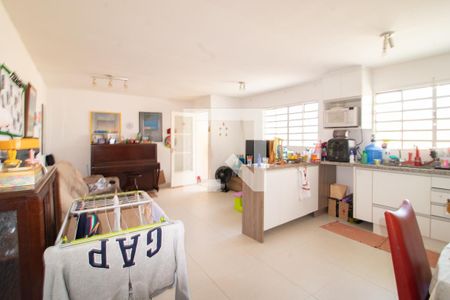 Casa à venda com 300m², 5 quartos e 6 vagasCozinha 2