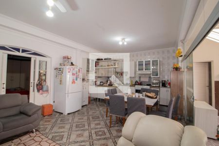 Sala e Cozinha 1 de casa à venda com 5 quartos, 300m² em Vila Leonor, São Paulo